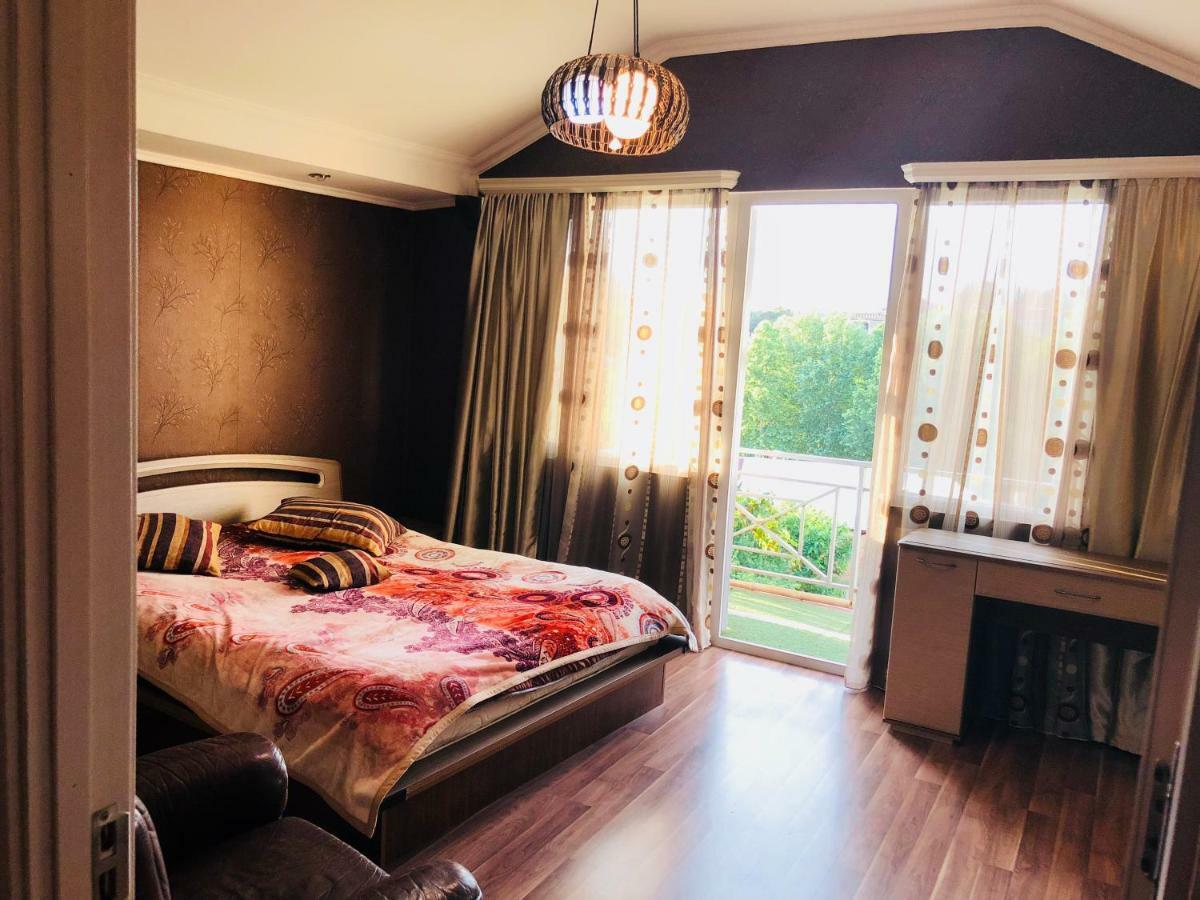 Giorgi Apartment Tbiliszi Kültér fotó